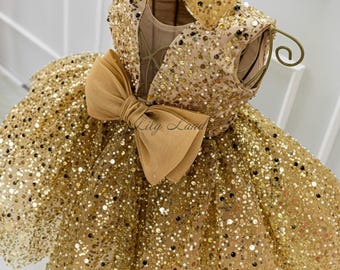 Gold Sparkling Tutu Birthday Baby Dress, Flower Girl, Special Occasion Prom Gown, Wedding Guest Pageant Smash Cake Outfit, V-neck Bow Dress Gold Sparkling Tutu Birthday Baby Dress, Flower Girl, Special Occasion Prom Gown, Wedding Guest Pageant Smash Cake Outfit, V-neck Bow Dress