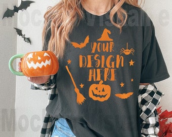 Comfort Colors C1717 Mockup, 1717 Black Mockup, Model Mockup, 1717 Halloween Mockup, Oversized zwart shirt Mockup, Halloween Mockup Shirt