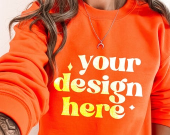 Gildan 18000 Sweatshirt Oranje Mockup Oranje Kleur Heavy Blend Sweatshirt Model Mockup Fall Mockup Halloween Mockup
