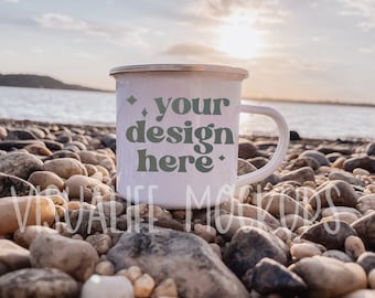 Emaille mok mockup| Mockup voor kampeermok | 11 oz. Mockup voor campingmok | Witte koffiemok gestileerde stockfoto | Mockup voor geëmailleerde koffiekopjes