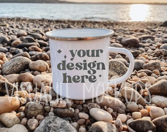 Emaille mok mockup| Mockup voor kampeermok | 11 oz. Mockup voor campingmok | Witte koffiemok gestileerde stockfoto | Mockup voor geëmailleerde koffiekopjes