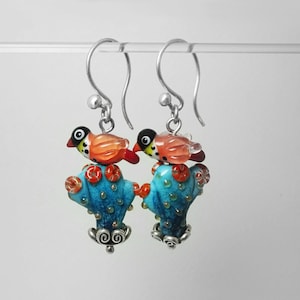Bird & Cacti Lampwork Ohrringe, Sterling Silber, handgemachte Vogel Ohrringe
