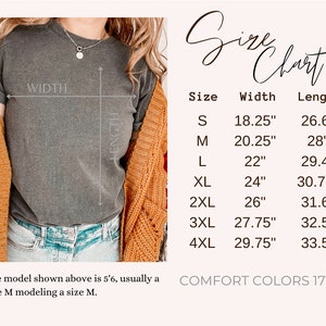 K&ouml;nnte beinhalten: Gr&ouml;&szlig;entabelle f&uuml;r ein T-Shirt mit Ma&szlig;en in Zoll. Die Tabelle zeigt die Breite und L&auml;nge des T-Shirts in den Gr&ouml;&szlig;en S, M, L, XL, 2XL, 3XL und 4XL. Das gezeigte Model ist 1,68 m gro&szlig; und tr&auml;gt Gr&ouml;&szlig;e M.