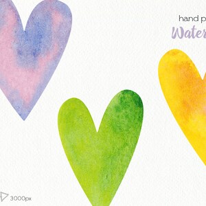 K&ouml;nnte beinhalten: Drei handgemalte Aquarellherzen in verschiedenen Farben: Lila, Gr&uuml;n und Gelb. Die Herzen befinden sich auf einem wei&szlig;en Hintergrund mit dem Text "hand painted Watercolor" oben rechts.