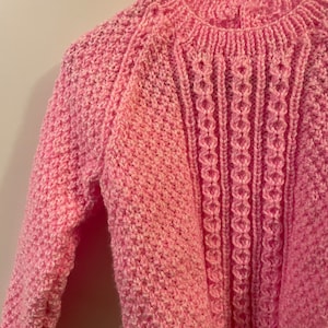 Suéter tejido a mano para niña. Ropa para niñas de 1 a 2 años. Suéter hecho a mano. Ropa para niña. Suéter hecho a mano. Suéter de punto. Suéter de lana. Suéter suave.