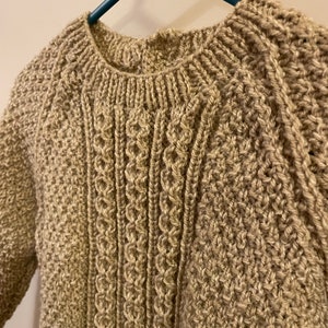 Suéter tejido a mano para niño. Ropa para niños de 1 a 2 años. Suéter hecho a mano. Ropa para niños. Suéter hecho a mano. Suéter de punto. Suéter de lana. Suéter suave.