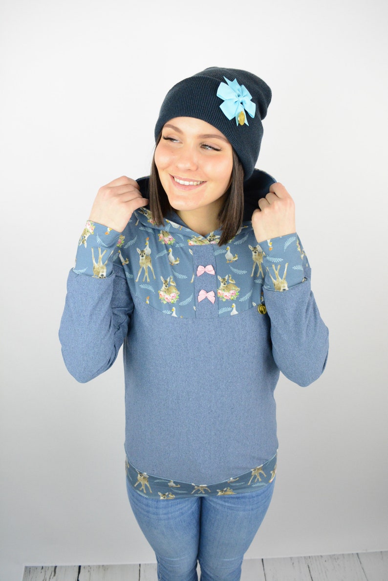 Hooded Sweatshirt Hoodie jeansblau Modes LONA with Roe motifs on Fit and Aperture with pink Bows LETZTE EXEMPLARE