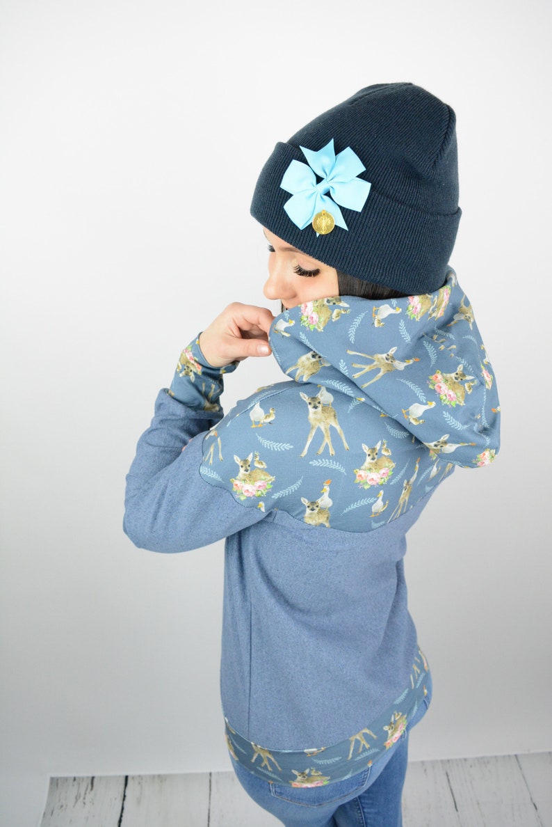 Hooded Sweatshirt Hoodie jeansblau Modes LONA with Roe motifs on Fit and Aperture with pink Bows LETZTE EXEMPLARE