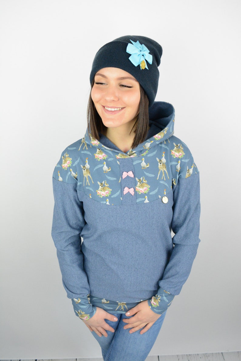 Hooded Sweatshirt Hoodie jeansblau Modes LONA with Roe motifs on Fit and Aperture with pink Bows LETZTE EXEMPLARE
