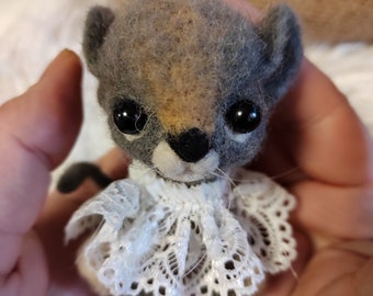 Mouse felted. Paws, tail on metal wire. Needle felted animal. Animal art doll. Broach.