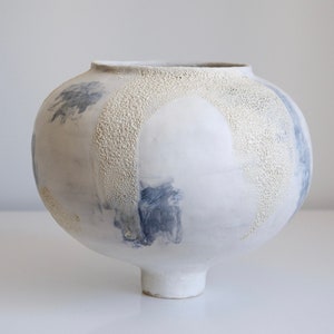 Moon Ceramic Vase – Handmade Art Vase – Sculptural Modern Pottery – Unique Neutral Home Decor
