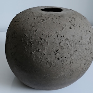 Handmade Stoneware Ceramic Vase: Modern Interior Decor (31x30cm)