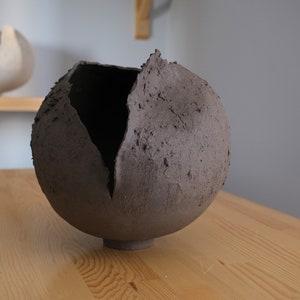 NATURAL SPLIT // Handmade Ceramic Vase / Sculptural Vase / Textured Vase /Design Home Decor / Ceramic Vessel/ Natural Texture image 2