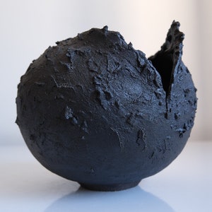 Modern Black Ceramic Vase – Handmade Minimalist Pottery with Slit Design – Matte Black Art Vase for Contemporary Decor