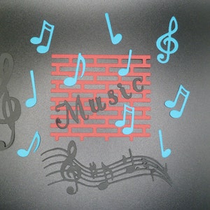 Muzieknoten, golven, melodie, partituur, harmonie, compositie, muzikaal geneigd, gestanste bakstenen muur, solsleutel, dubbele en enkele muzieknoten