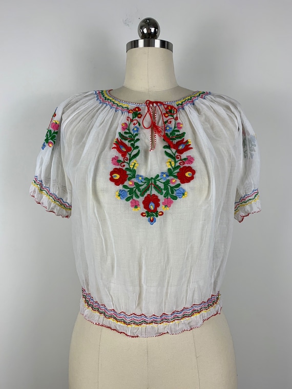 1930s Hungarian Embroidered Peasant Blouse [med/lr