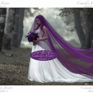 Voile de mariée en tulle doux violet foncé avec peigne. Voile de mariée violet foncé à deux niveaux