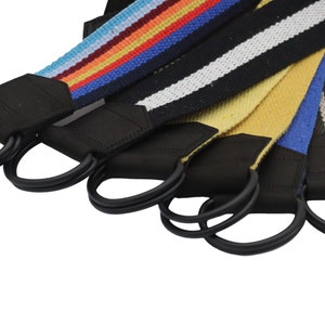 d-ring gewebter Gürtel mit schwarzem Leder Detail, gestreifter d-Ring Webgürtel, doppelte schwarze d-Ring Ledergürtel Breite 4 cm