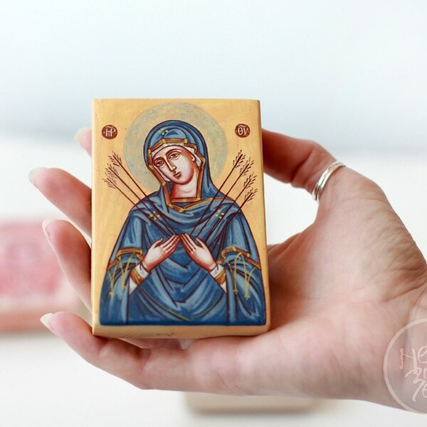 Icono en miniatura pintado a mano Nuestra Señora "Siete Flechas", regalo ortodoxo ucraniano, Panagia Siete Espadas, Madre de Dios, regalo del Día de la Madre
