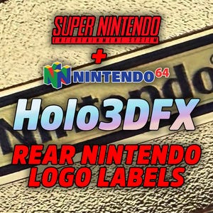 Puede incluir: Primer plano de una etiqueta con el logotipo de Nintendo 64 dorada con el texto "Holo3DFX" y "Rear Nintendo Logo Labels". La imagen también incluye el logotipo de Super Nintendo Entertainment System.