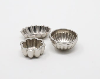 Dollhouse Miniature Bundt Pans Miniature Baking Tins Dollhouse Kitchen Miniature Kitchen Dollhouse Kitchenware 1:12 Scale