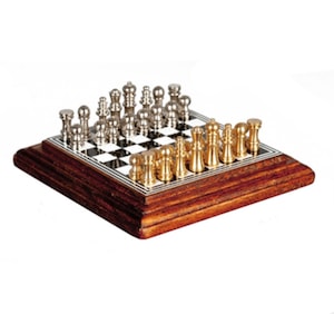 Dollhouse Miniature Chess Set Dollhouse Miniature Game Dollhouse Accessory Miniature Chess Table 1:12 Scale Miniature