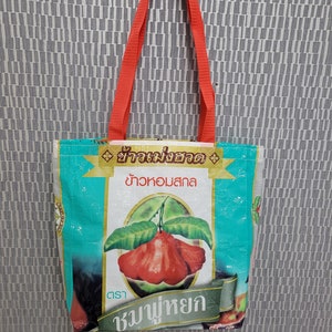 Recycelter Reissack mit thailändischem Obst Aufdruck ~ Chompoo Rose Apple ~ Schulterbuchtasche ~ Shoppingtasche ~ super strak ~ Thailand Tasche