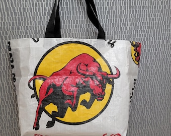 Bolsa de compras ~ saco de arroz tailandés reciclado ~ bolso de compras fuerte ~ reutilización de bolsas de mercado ~ regalo ecológico ~ toro rojo ~ hecho a mano ~ bolsa de playa de libro de hombro