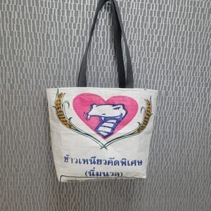 Sac recyclé en riz avec coeur de serpent ~ sac de riz thaï ~ pièce unique en son genre ~ impression paysanne ~ cadeau écologique ~ sac à bandoulière ~ fait main ~ livre fourre-tout ~ sac à lunch