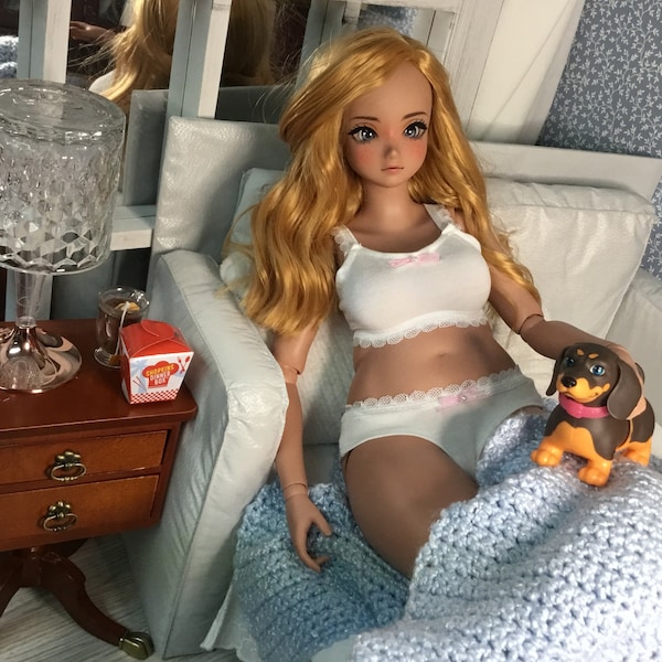 Smart doll PEAR BODY  white top and panty set