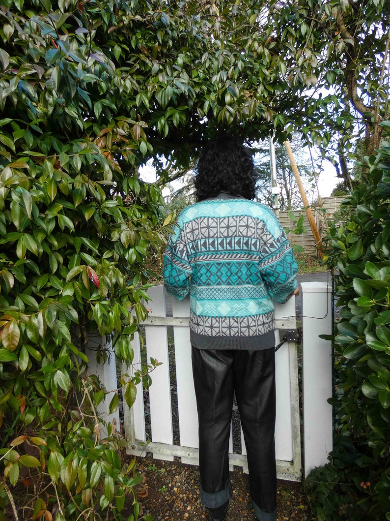 Vintage Teal Geometric Sweater Size M Pure Wool Sweater Vintage Sweater Cosy Women's Sweater // Winter Sweater image 4