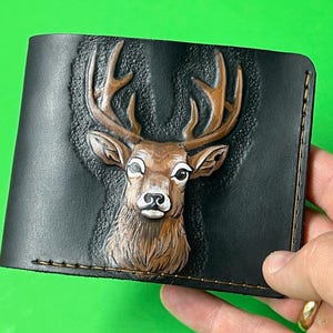 鹿の財布、ヘラジカ、動物、手作りの 3D 本革彫刻二つ折り財布、エンボス加工財布、ネイティブアメリカン、手作業で加工されたバイカー財布