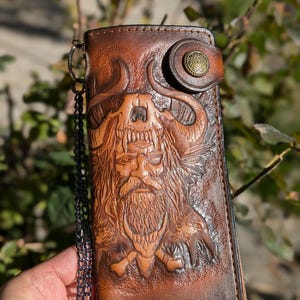 Viking Krieger Brieftasche, Odin Brieftasche, Lange Brieftasche, 3D echtes Leder geschnitzte Brieftasche, geprägte Brieftasche, Bifold Biker Brieftasche, Hand punzierte Brieftasche