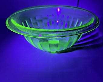 Hazel-Atlas Green Depression Mixing Bowl w/ a "Pillar Optic" Ribbed Design