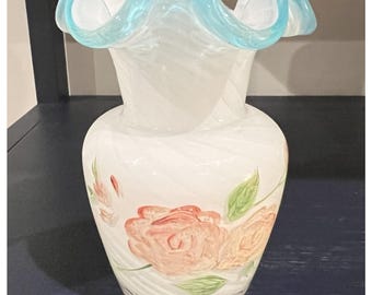 Fenton Aqua Crest vaas met gegolfde handgeschilderde bloemen vintage wervelend glas