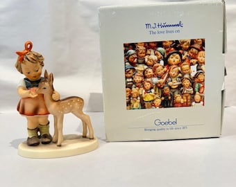 Goebel Hummel 136 / I Friends Girl & Fawn-beeldje W.Germany Box 1986 Hum 136