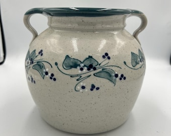 Tarro de cerámica artesanal Great Bay Pottery NH, color verde azulado cobalto con asa floral.