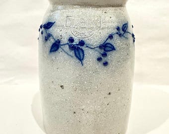 Kamionka Salmon Falls z 1989 roku, Blueberry Vine Crock, sygnowana przez Marian Royal Dover NH