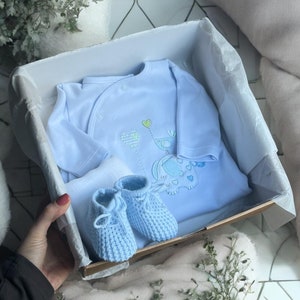 New Baby Boy Gift Baby clothes gift set, Baby Shower, Sleep suit, Baby grow, hat ,mittens, booties. Baby Girl, Baby Boy. Baby Arrival