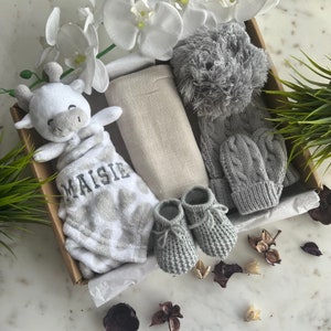 Adorable new baby hamper, new Baby gift box set, baby giraffe comforter toy, new baby gift, newborn gift box, unique new baby gift