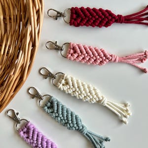 Macrame Fishtail Keychain – Handmade Cotton Boho Key Ring Bag Charm for Her