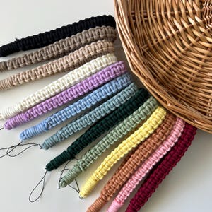 Pulsera de macramé para teléfono, accesorios de macramé hechos a mano, regalos hechos a mano, regalos para ella, macramé bohemio, accesorios para teléfono
