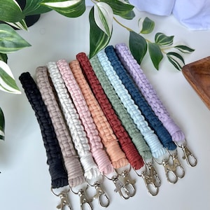 NEW* Macrame Wristlet Keychain – Handmade Cotton Boho Key Ring for Women Gifts
