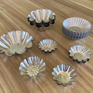 Set of 28 Various Fluted Tart or Brioche Molds - Tinned-Steel, Mini Molds, Crafting, Vintage Baking, Tart Molds, Brioche a Tete