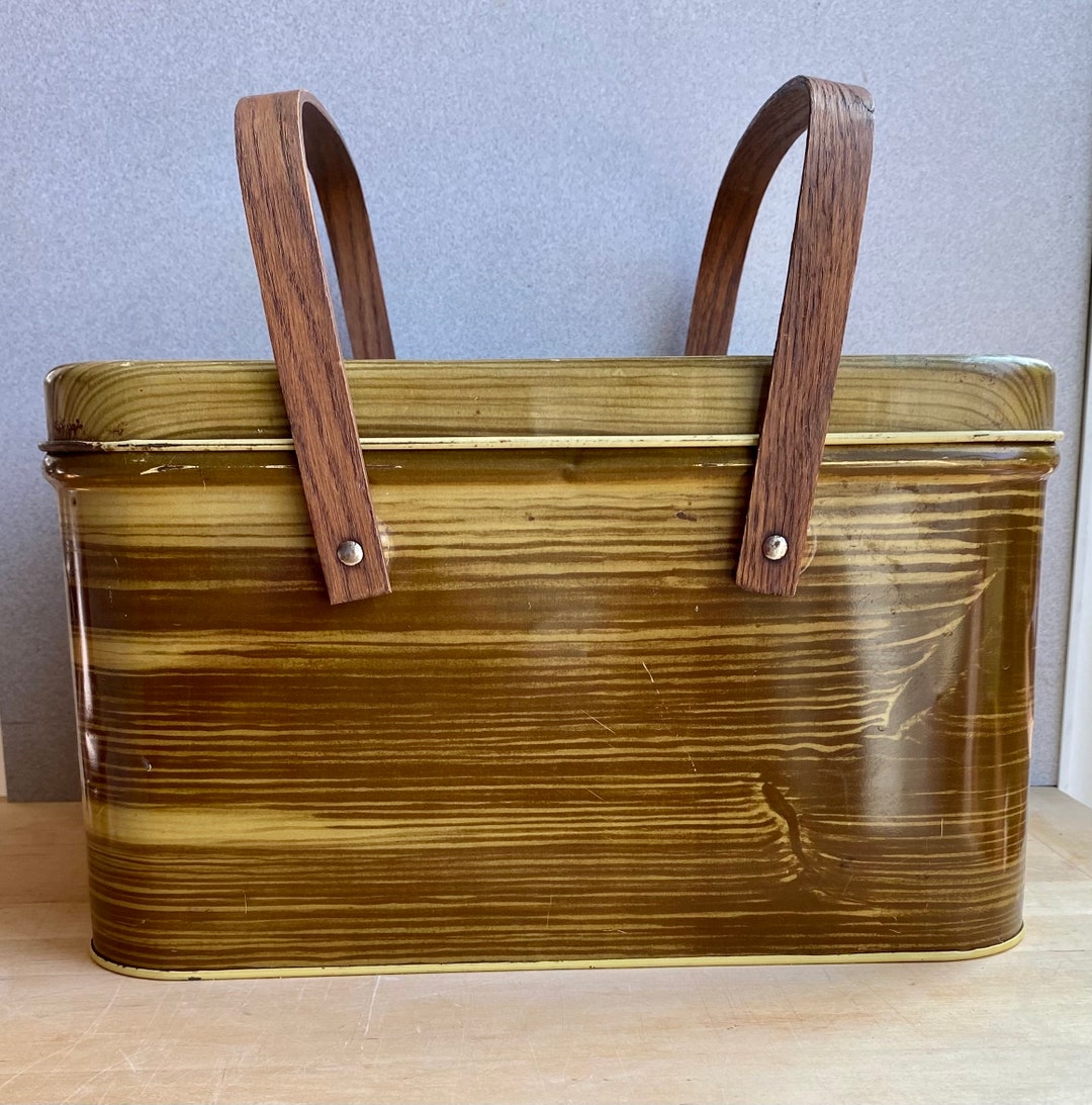 その他 vintage wood picnic basket Vintage Metal Picnic Basket With Faux Wood Grain Design - Wooden