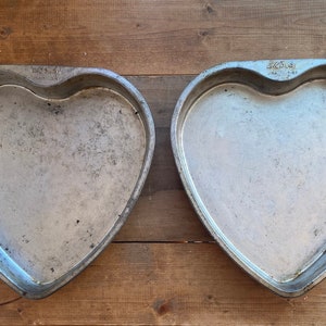 Pair of Vintage Heart Shaped Aluminum Cake Pans by Ekcoloy T-165 - Made in USA - Kitchen Bakeware, Heart Wall Art, Wedding Decor