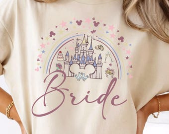 Disney vrijgezellenshirts • Disney T-shirts voor bruidsmeisjes • Disneyland shirt vrijgezellenfeestje • Bijpassende T-shirts bruidsstam