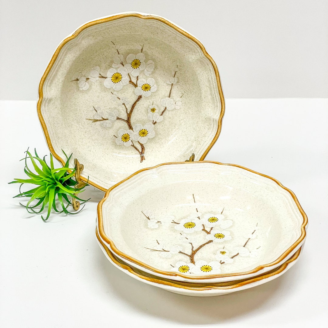 Vintage Mikasa Bowls / Mikasa Stoneware Bowls / Mikasa White Petals / Vintage Stoneware Bowls