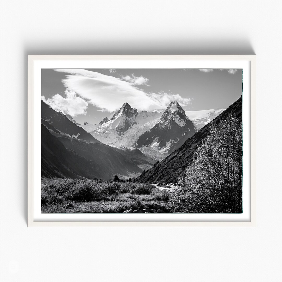 Black and White Mountain Print: Minimalist Nature Wall Art - Etsy