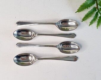 Adorable Small Set Of 4 Silver Plated Walker and Hall Tea / Coffee Spoons Complete In Original Box - Walker and Hall